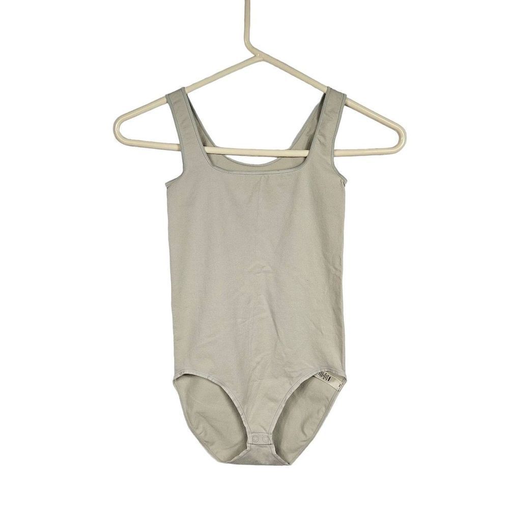 Skims Essential bodysuit Nwot